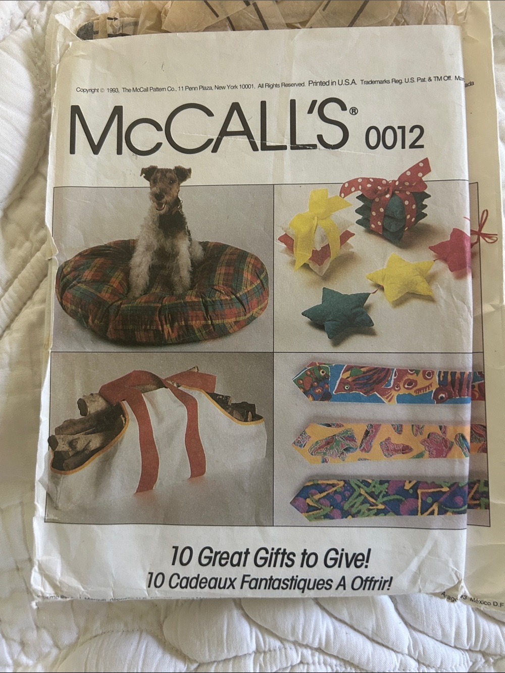 McCALL'S Plaid Small Pet Bed Pattern - Green/Red Plaid